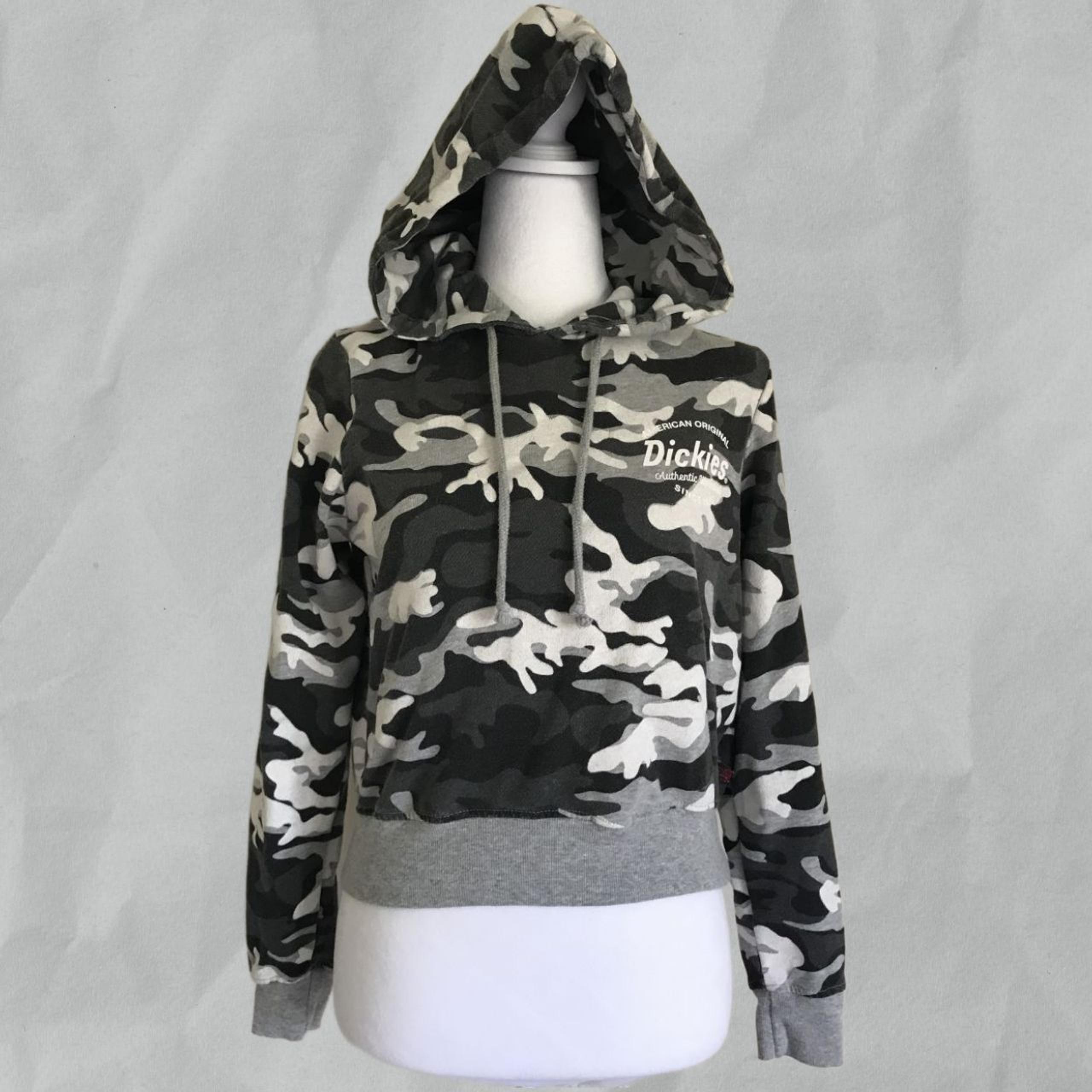 Juniors' Dickies Camo Cropped Hoodie with Drawstring Pullover Size XS