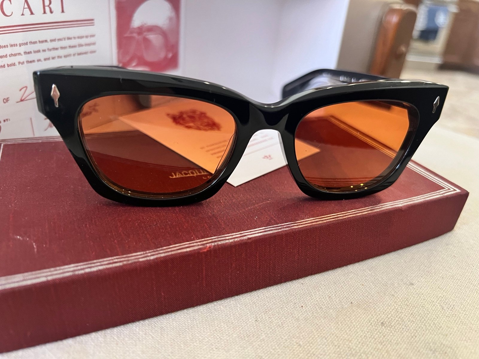 Sunglasses very fashionable high-quality brand new