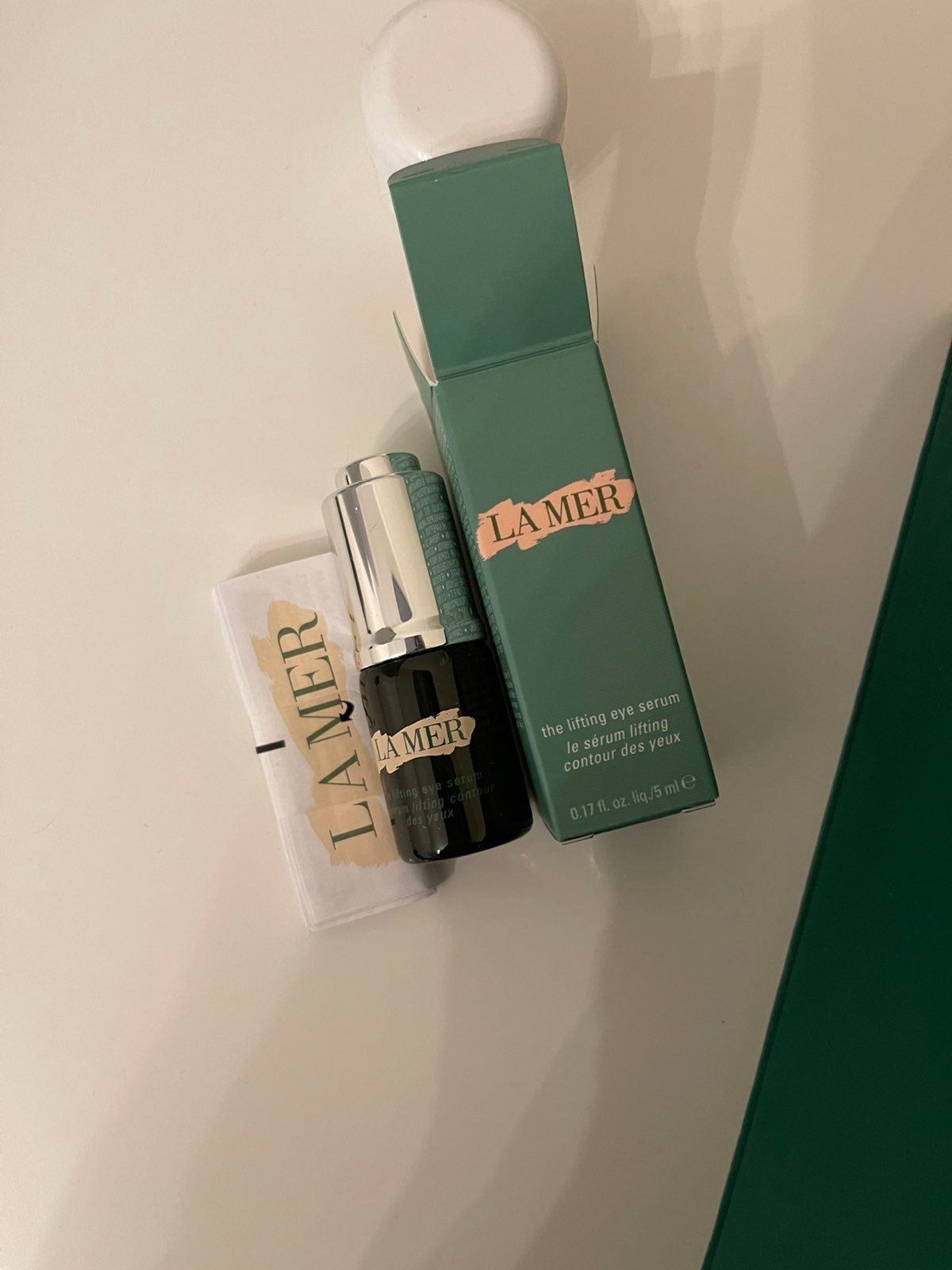La Mer the lifting eye serum
