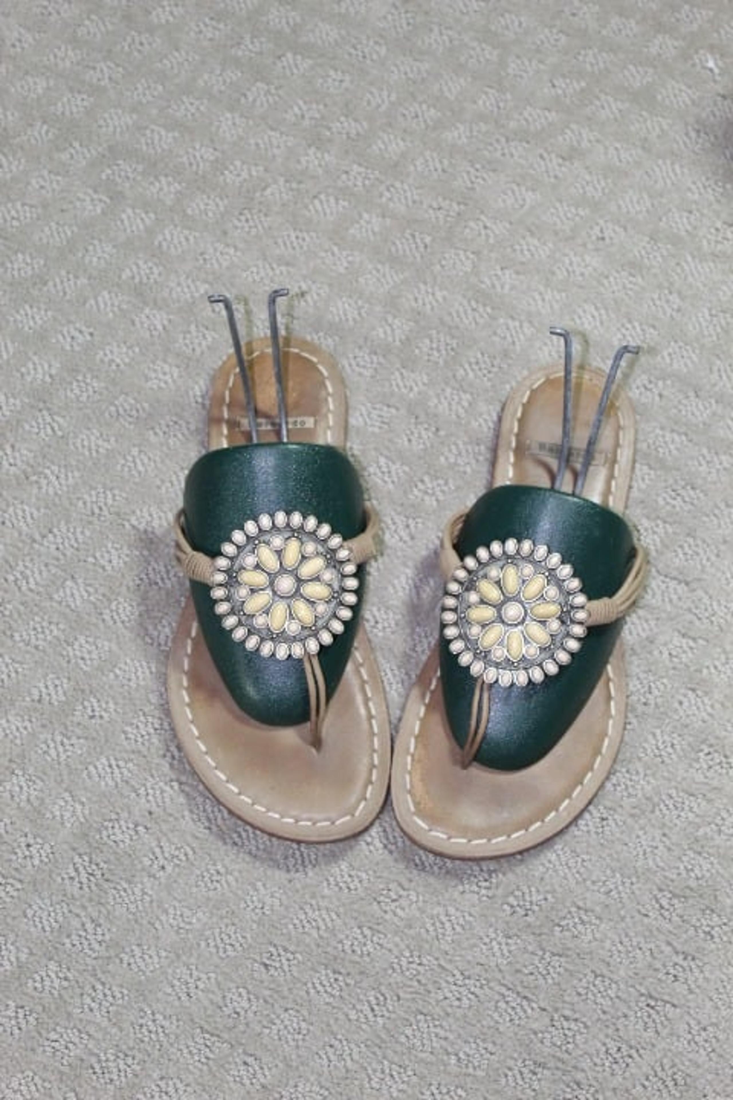 Women's Sz 7 Bernardo High Quality Beaded Medallion Flat Sandals