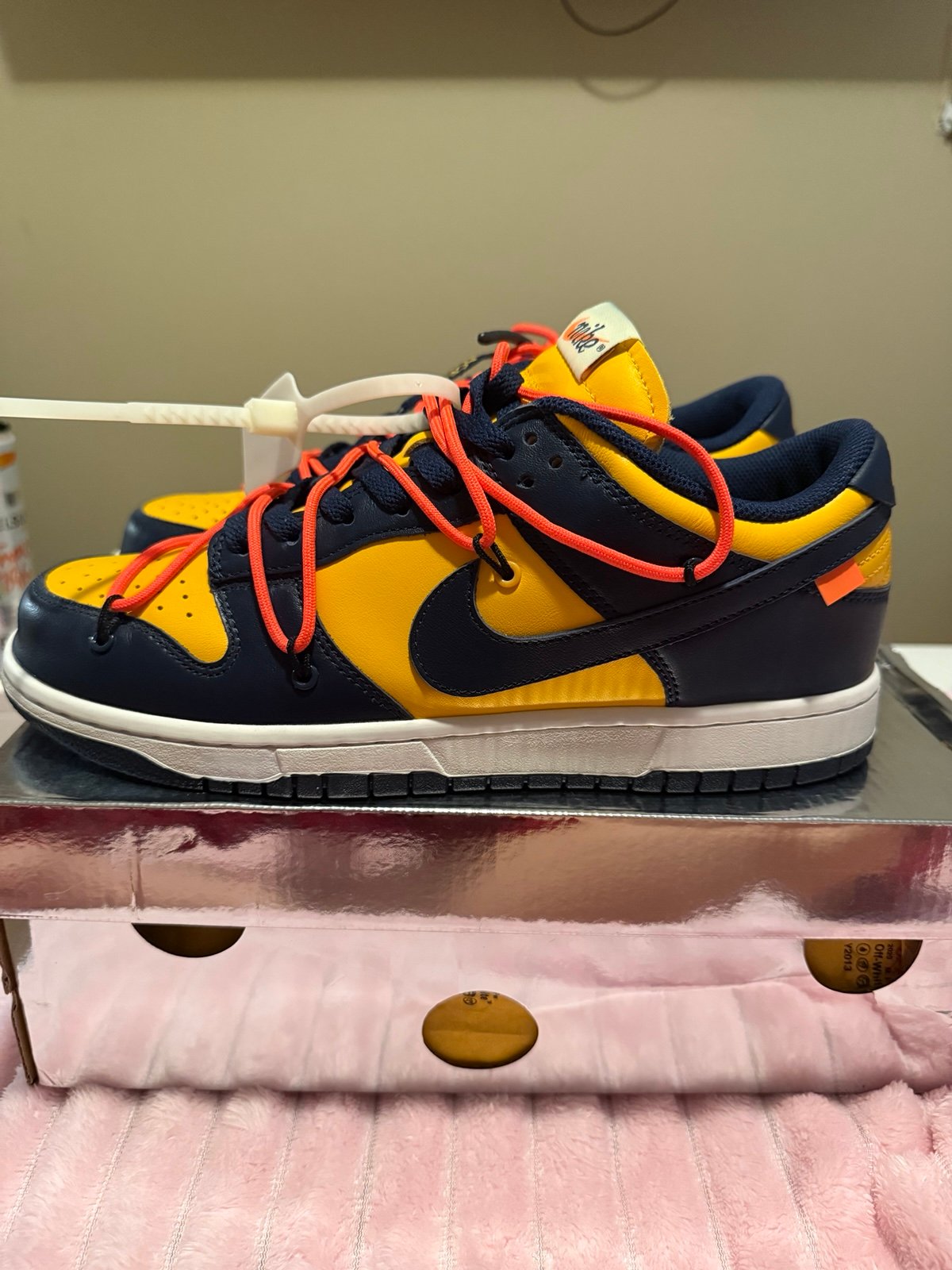 Nike Dunk Low Off-White University Gold Size 10 men’s