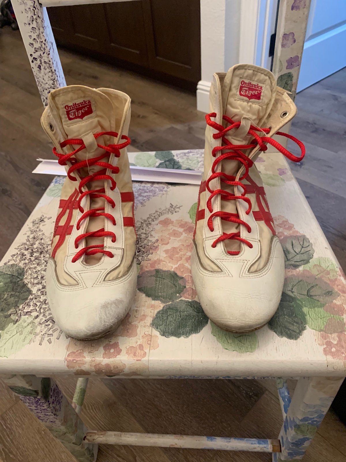 Asics wrestling shoes Red and white onsuitka Tigers size 10.5