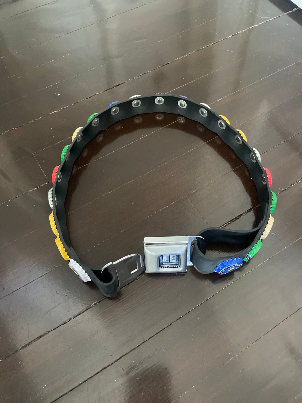 Littleearth Bottle cap seatbelt belt