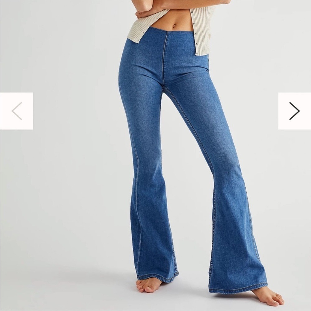 Free People We the Free Penny Gummy Pull-On Flare Jeans Echo Blue size 28 NWT