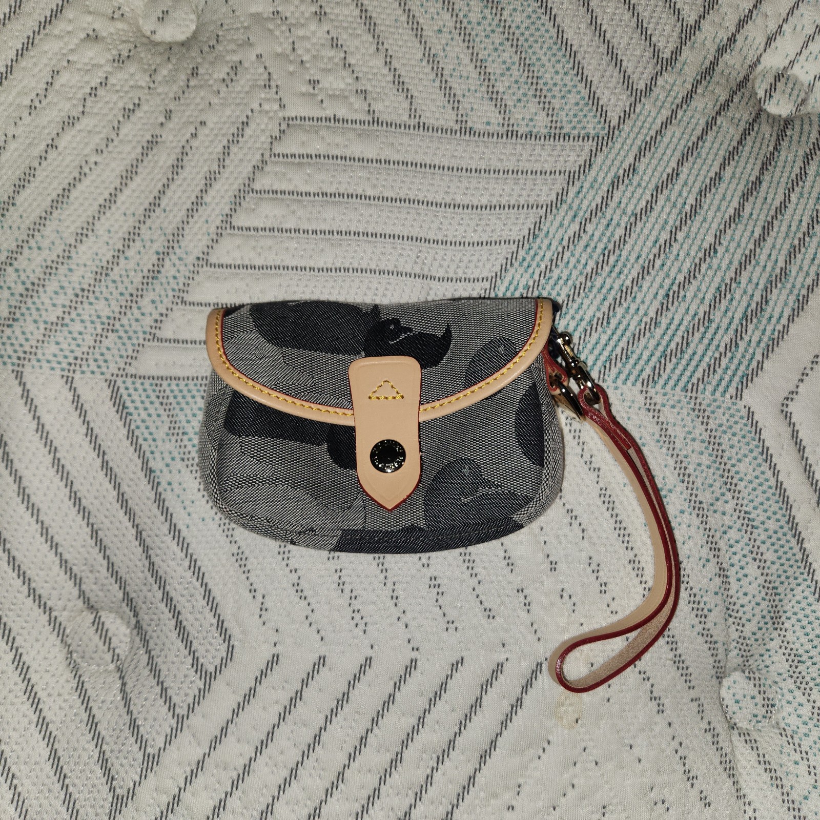 Dooney & Bourke