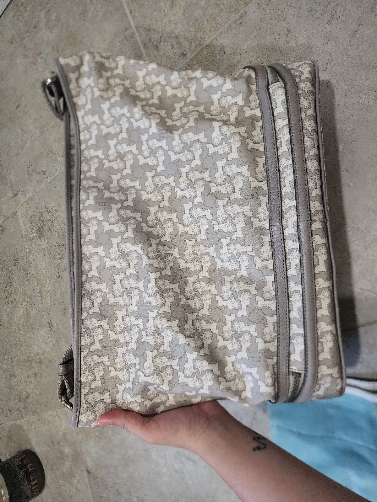 セリーヌが冨永 愛とコラボ、マザーズ・バッグ「The Ai Bag」を発売