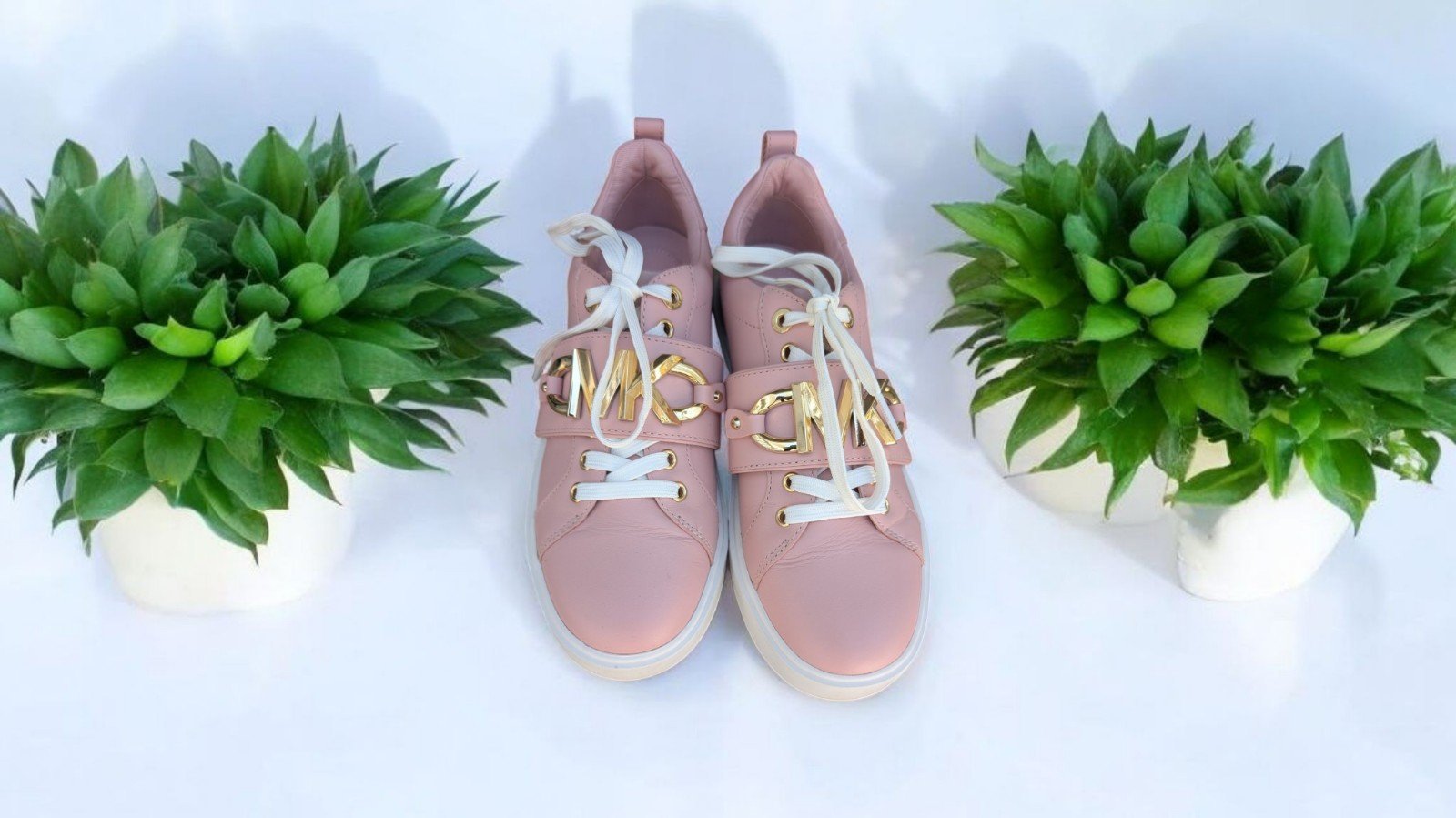EUC Michael Kors Emmett Logo Embellished Leather Sneaker Size 7