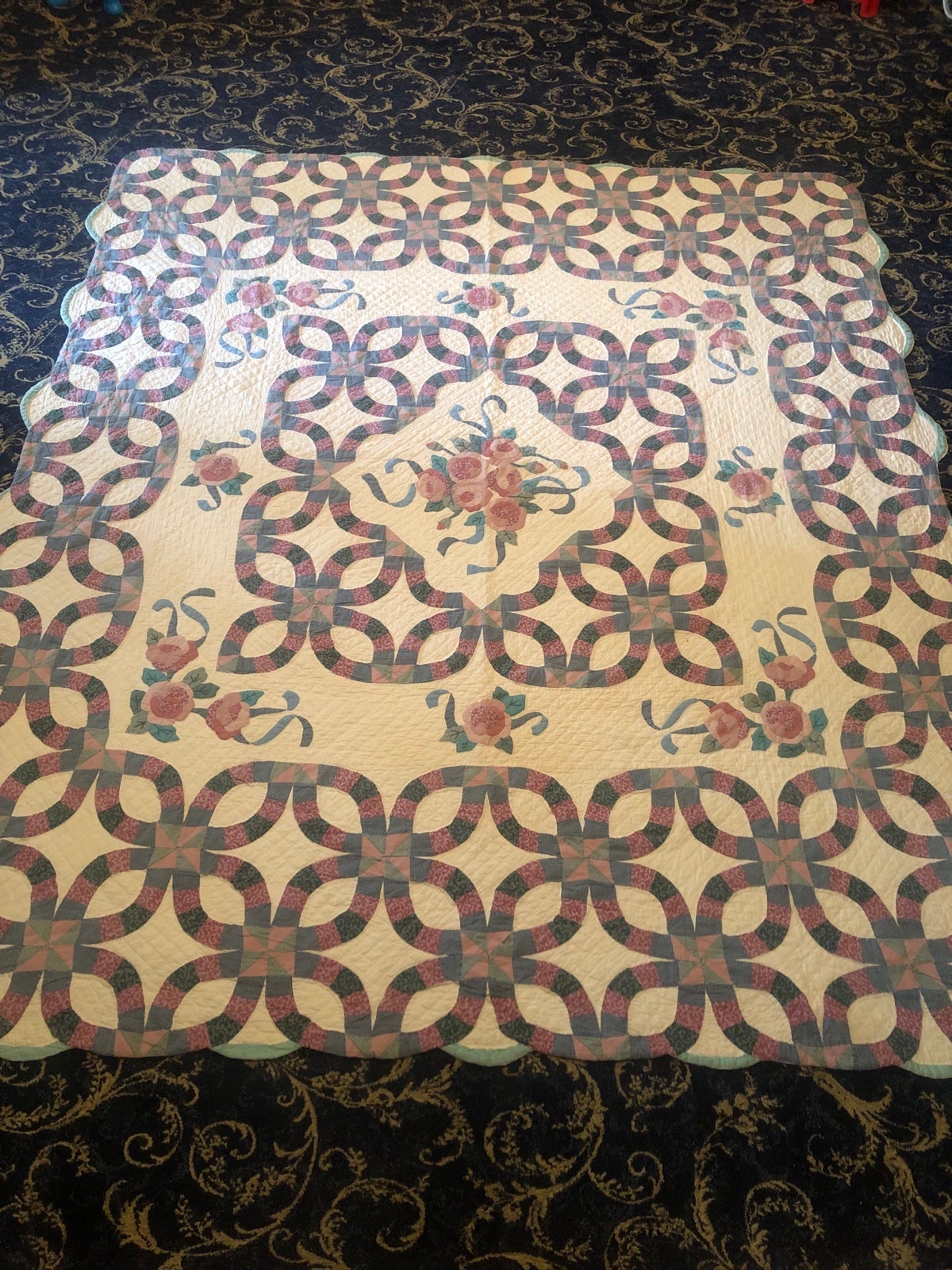 Vintage/ Collectible/Bridal rose Double Wedding Ring Quilt & Hand Appliqué