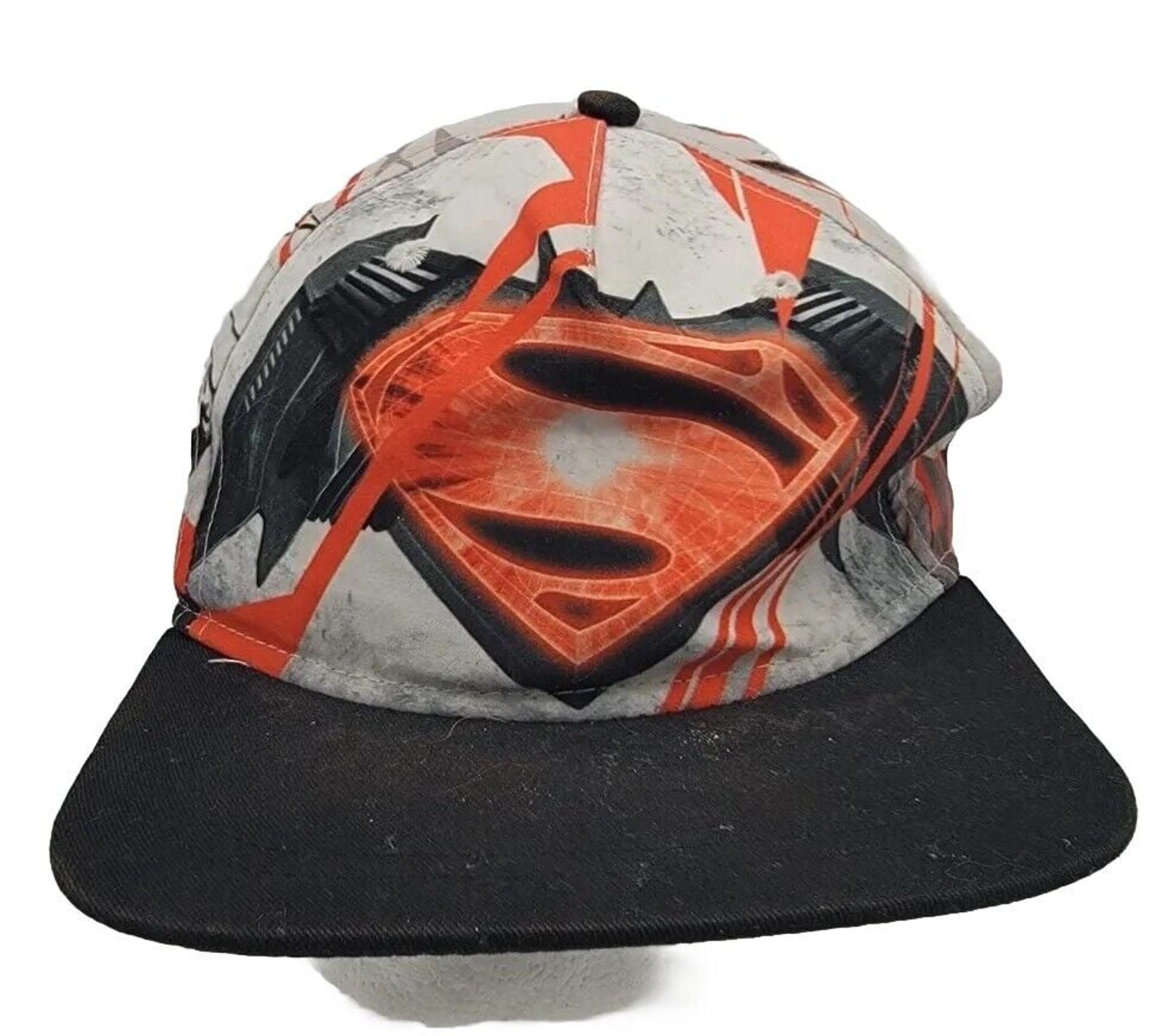 Batman VS Superman Flat Brim Snapback Hat Cap Size Youth OSFM