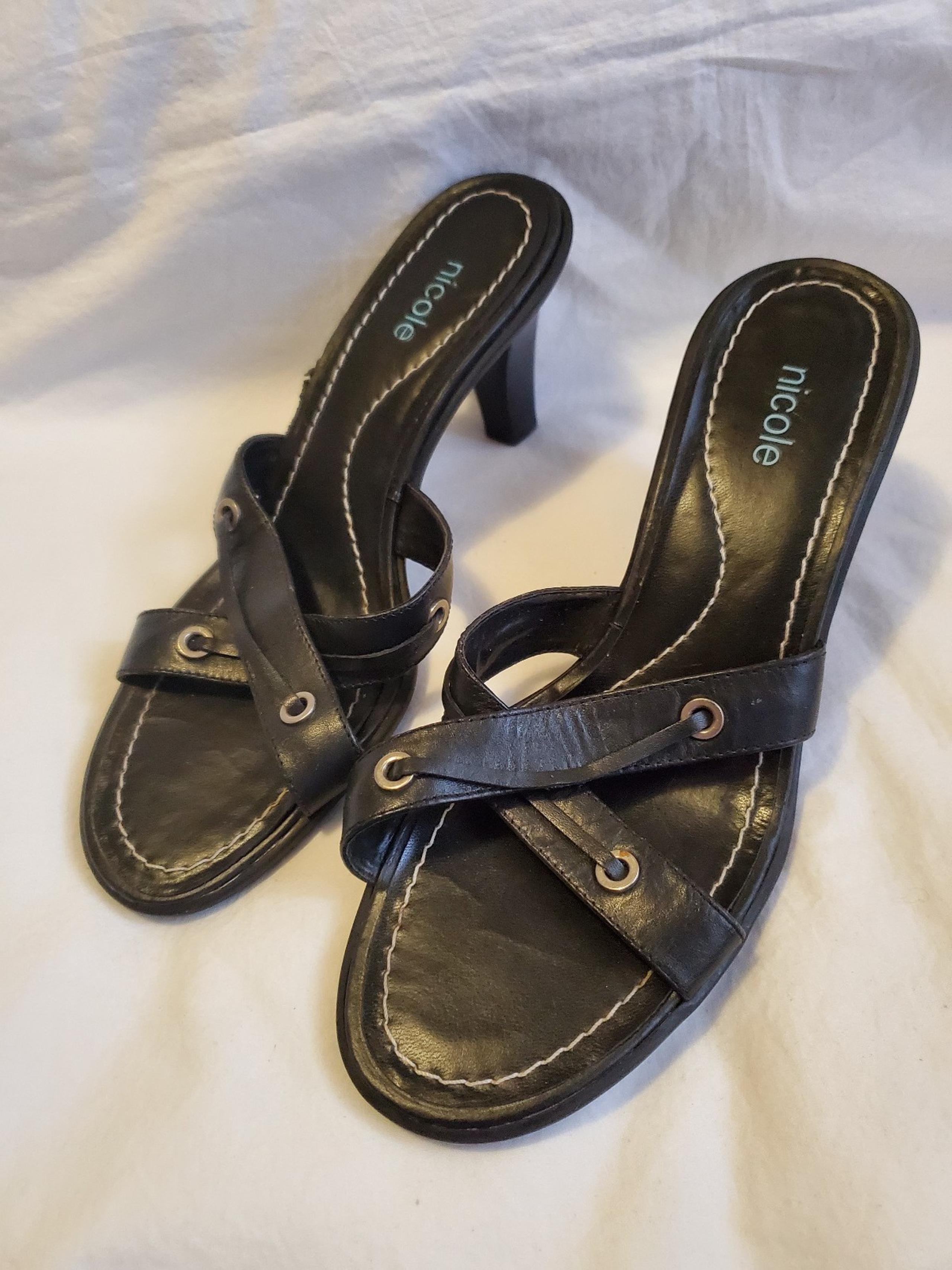 Womens 3 in Heals Opened Toe Strap Shoes. Size 7 color black.. - Nicole