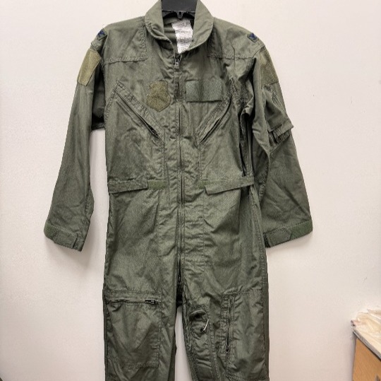 NEW GENUINE US AIR FORCE GREEN NOMEX FIRE RESISTANT FLIGHT SUIT CWU-27/P - 40S.