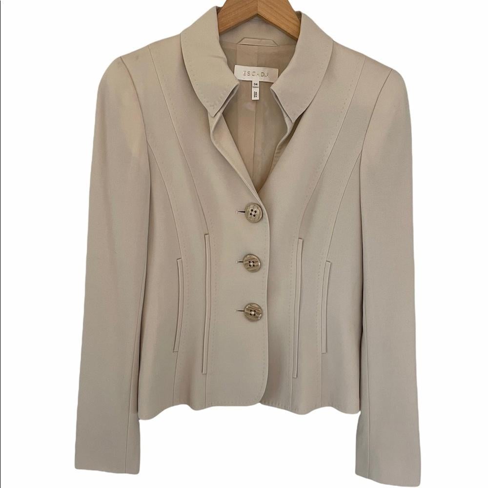 Escada Classic Neutral Wool 3 Buttons Blazer in Cream Small
