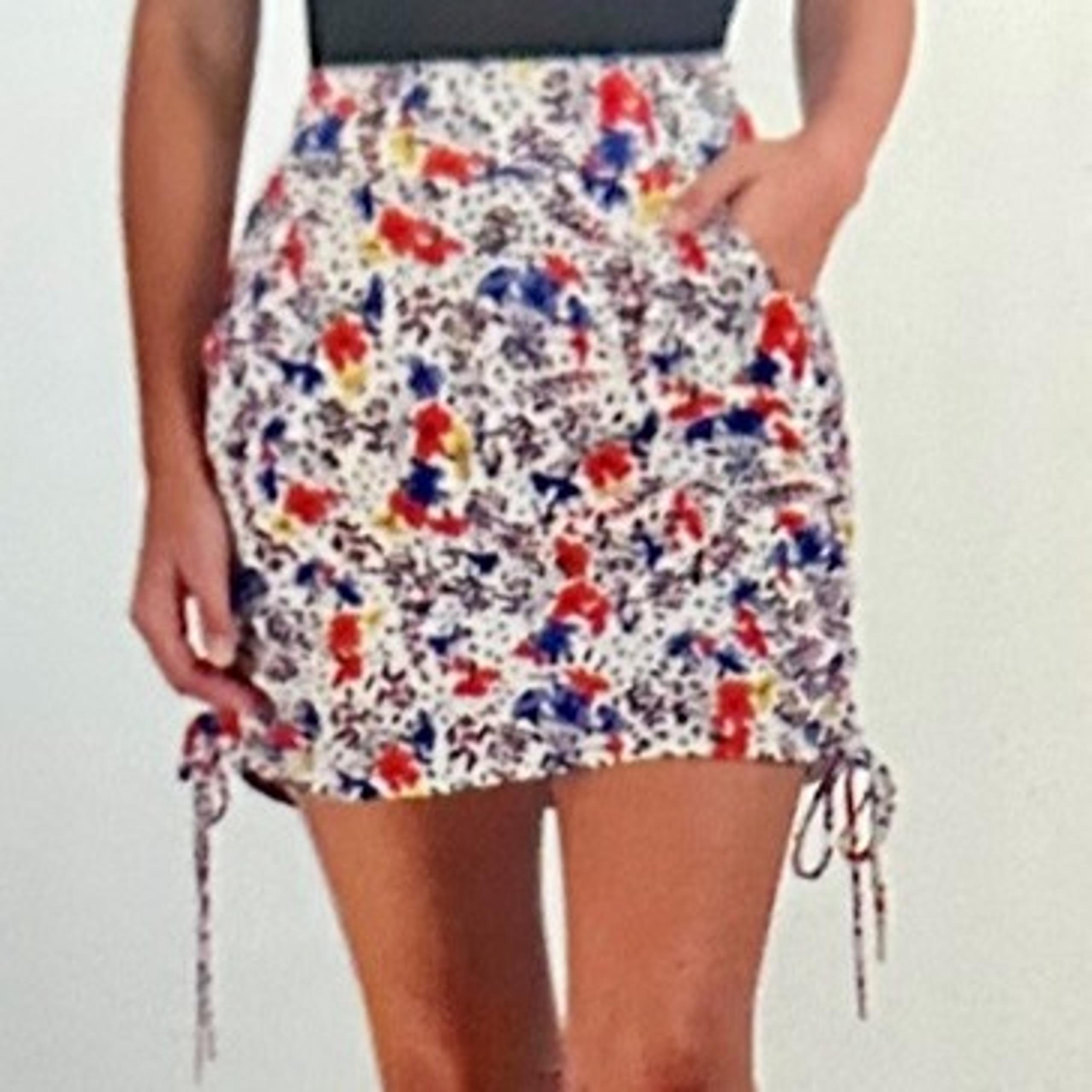 JONES NEW YORK Floral Pull-On Wide Waistband 5" Side Ruched Skort Size: S - NWT