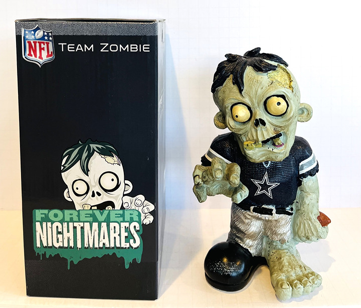 Dallas Cowboys 2013 NFL ZOMBIE NIGHTMARES Holding Football Figure Statue FOCO