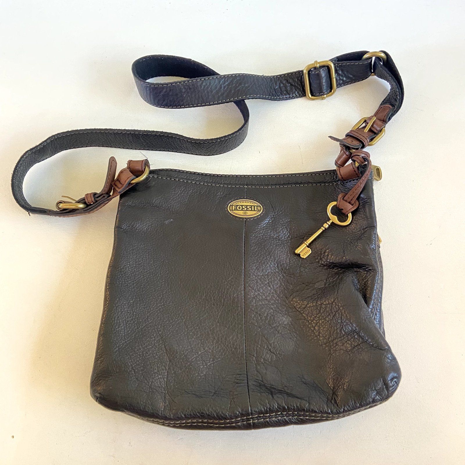 Fossil Leather Purse Black Vintage Straps Brass Zip Crossbody Bag w Key Shoulder