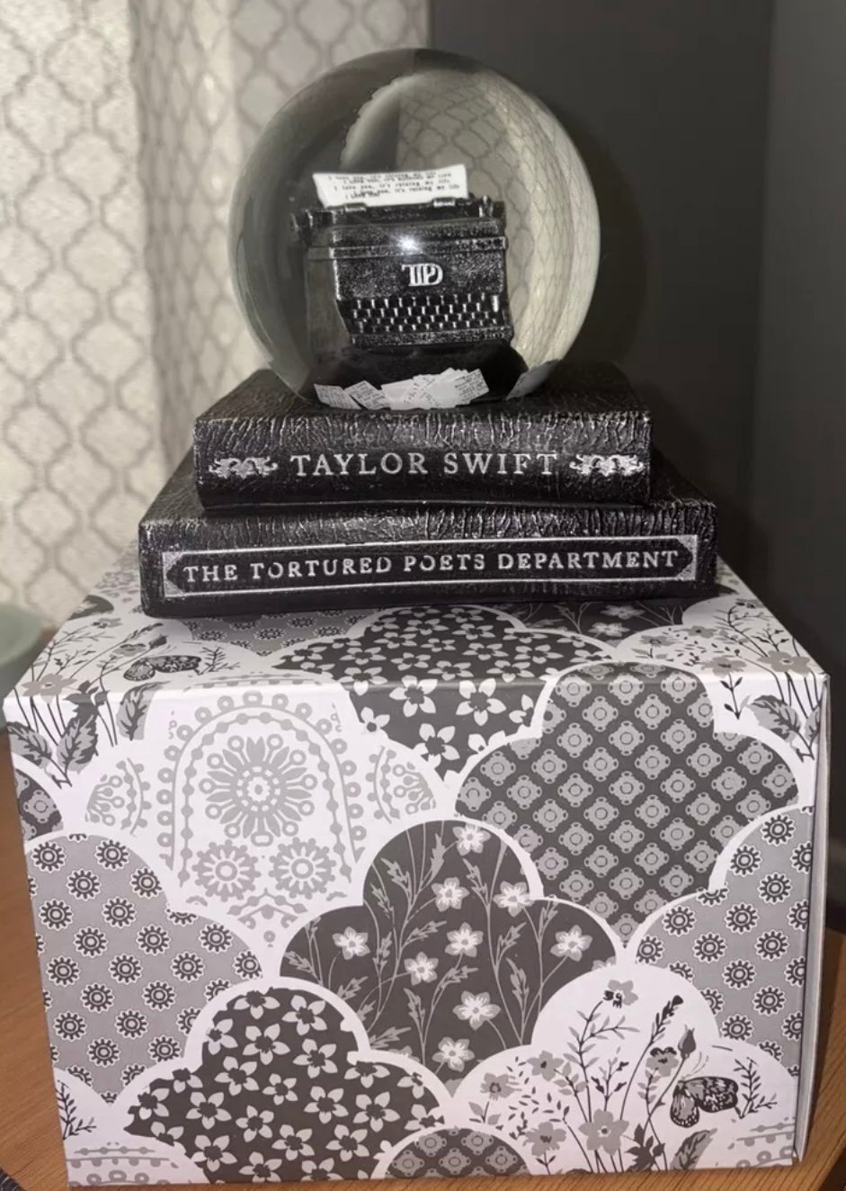 IN HAND The Tortured Poets Department Snow Globe - Taylor Swift