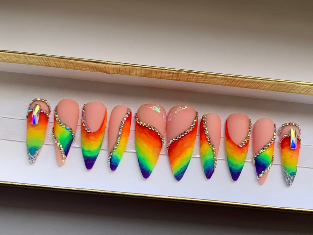 Press on nails