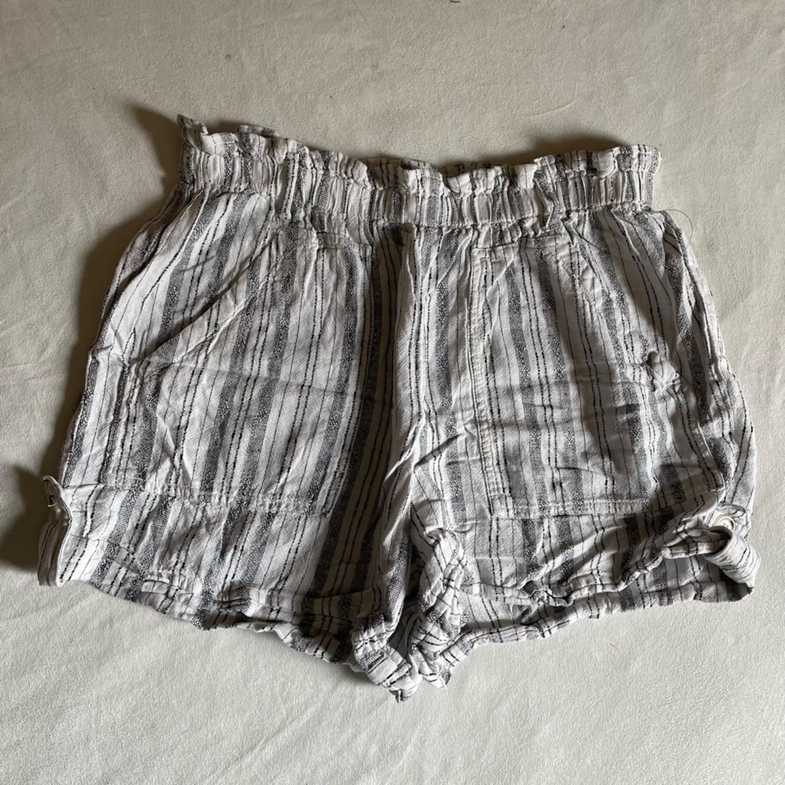 Time and Tru women's large white striped shorts