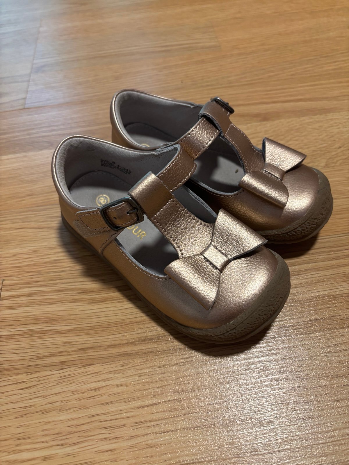“L’Amour” leather shoes size 8 in great condition