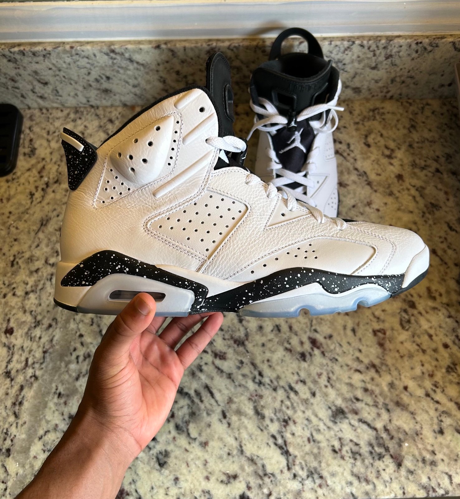 J0RDAN 6’s “Reverse Oreo”