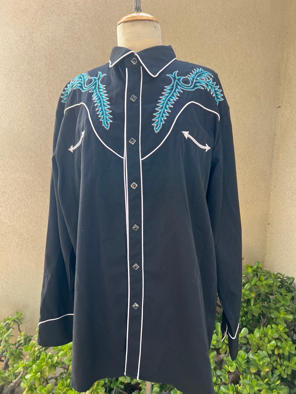 Scully shirt western rockabilly black with white piping & blue embroidery XL.