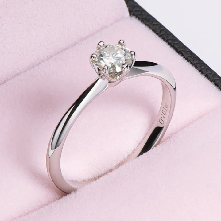Marilyn Novu Wedding Ring (Moissanite)