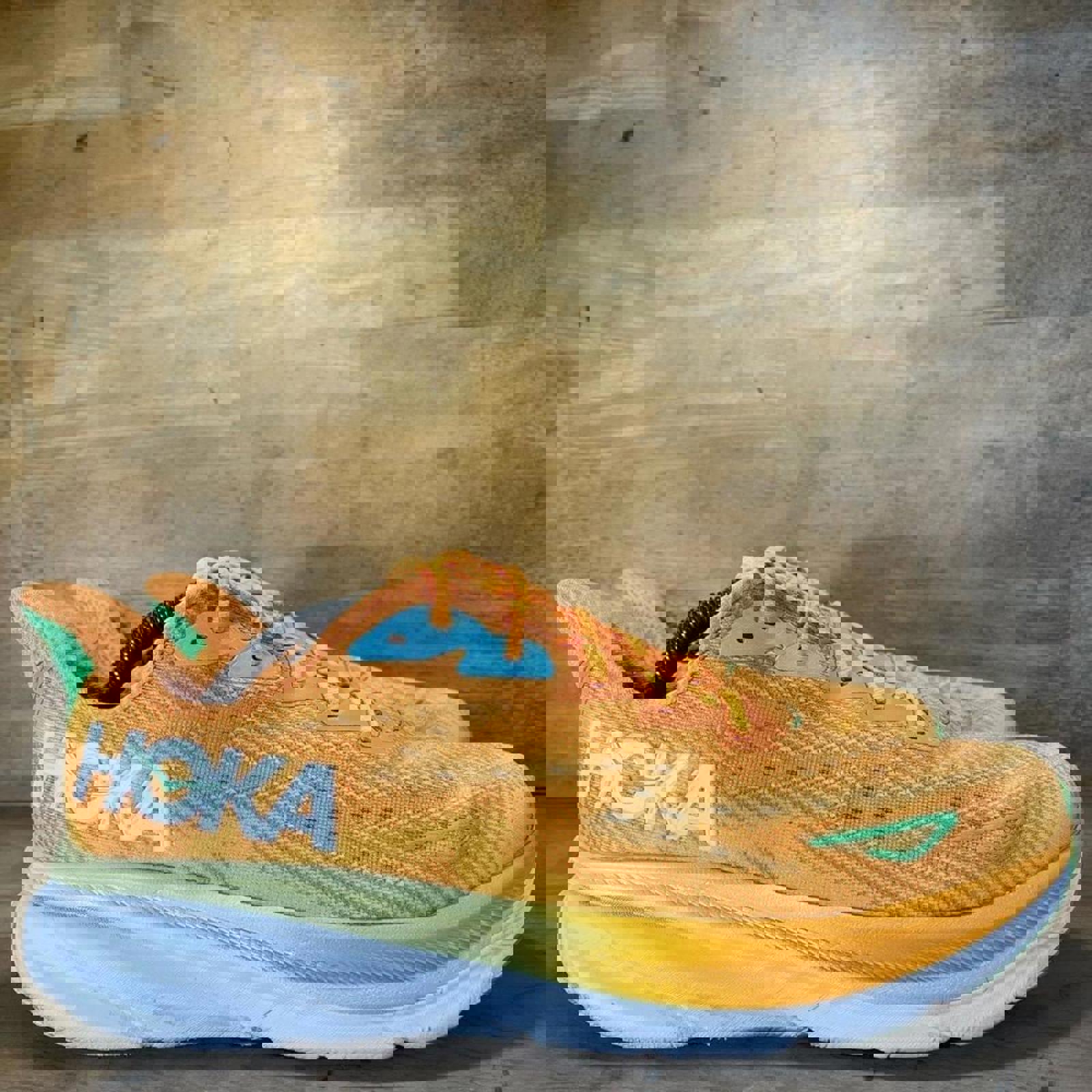 Hoka One One Clifton 9 Mens Sz 11.5 (D) Running Shoes Sneakers REFRESHING Orange