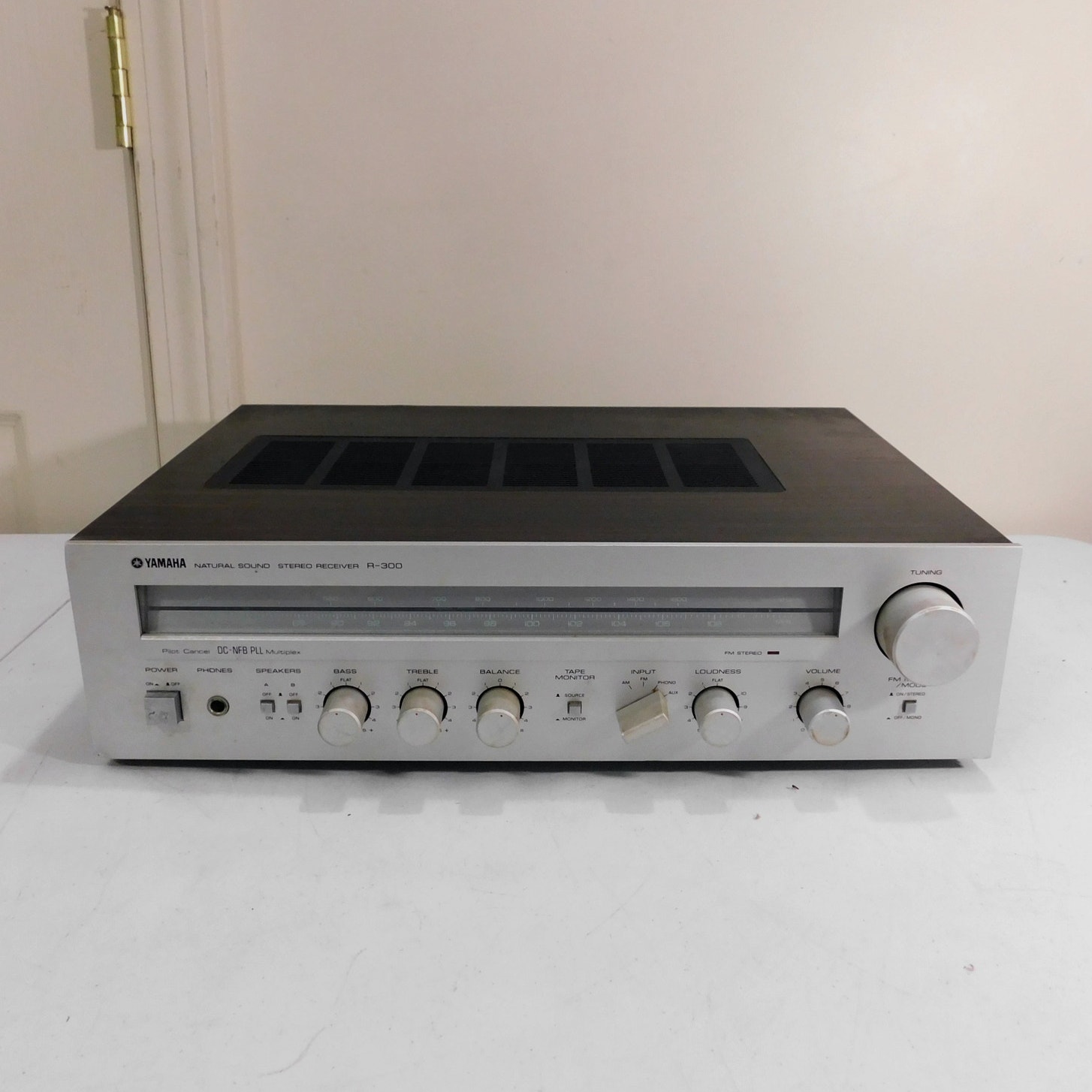 Yamaha R-300 Natural Sound Stereo Receiver Silver Wood Grain Fully Tested