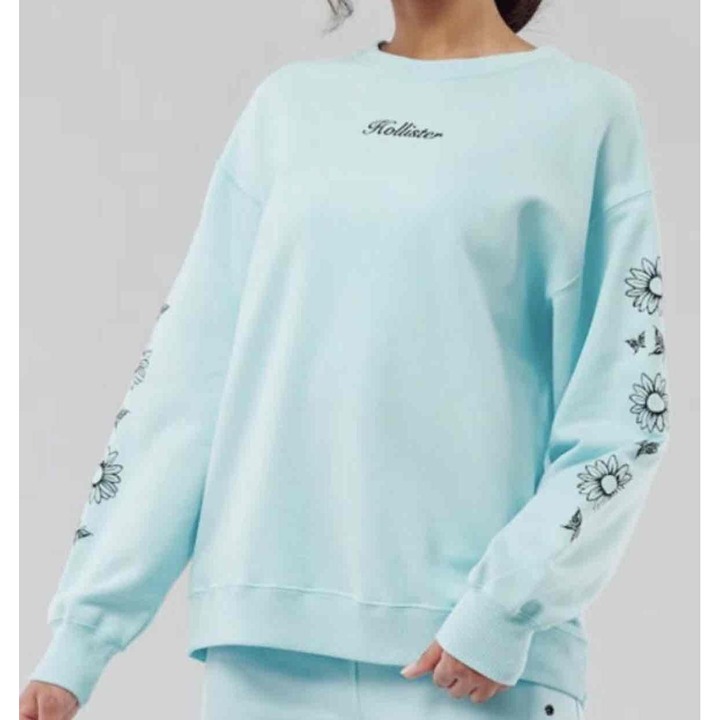 Hollister Women’s Embroidered Graphic Sweatshirt in Light Blue-Size Large
