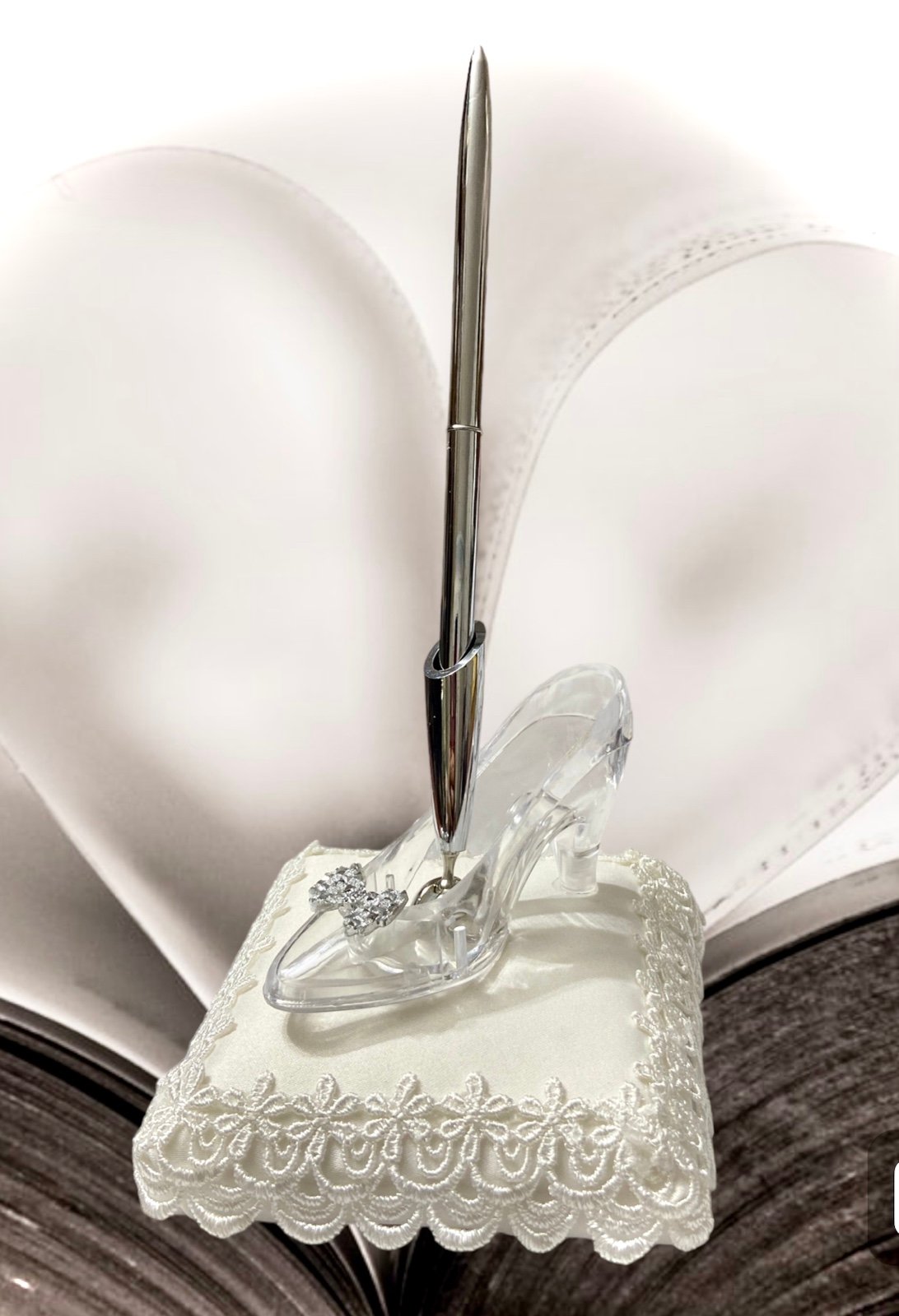 Pen set for guest book inspired by Disney’s Cinderella slipper