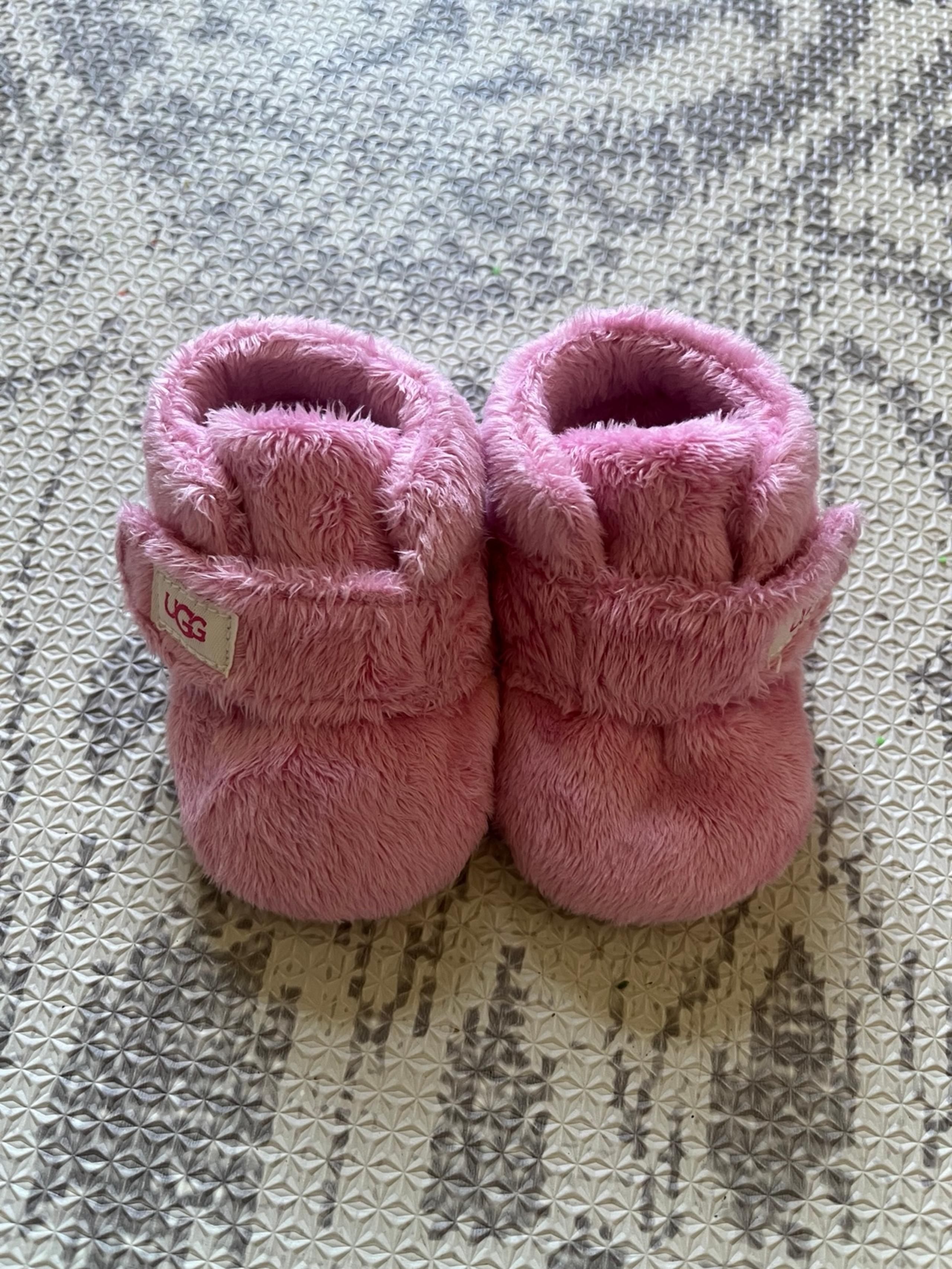 Ugg Bixbee baby slippers booties size 0-1 genuine