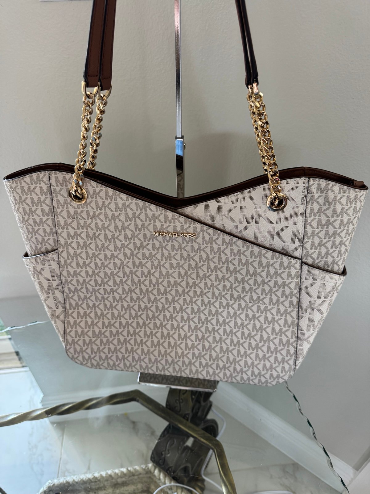 MICHAEL KORS Vanilla Jet Set Signature Tote with Side Pockets NWOT.