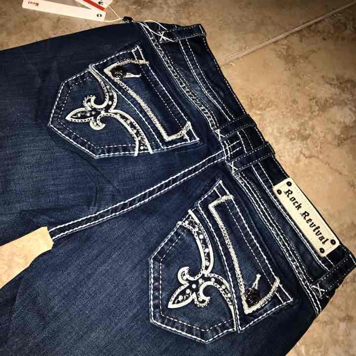 NWT ROCK REVIVAL BOOT CUT JEANS SIZE 30