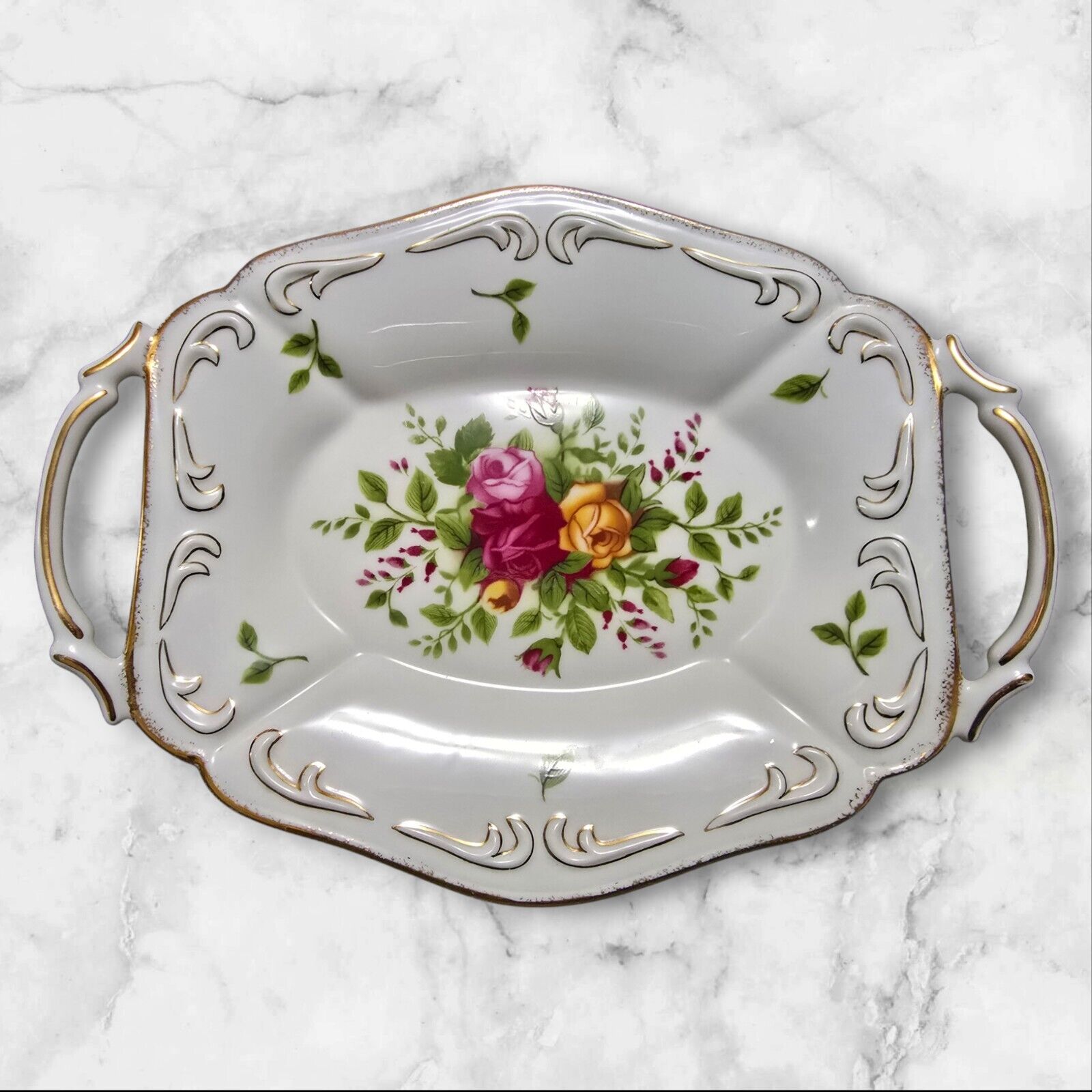 ROYAL ALBERT OLD COUNTRY ROSES 8 ×6 ×1 HANDLED TRAY ROSES FLORAL GOLD TRIM