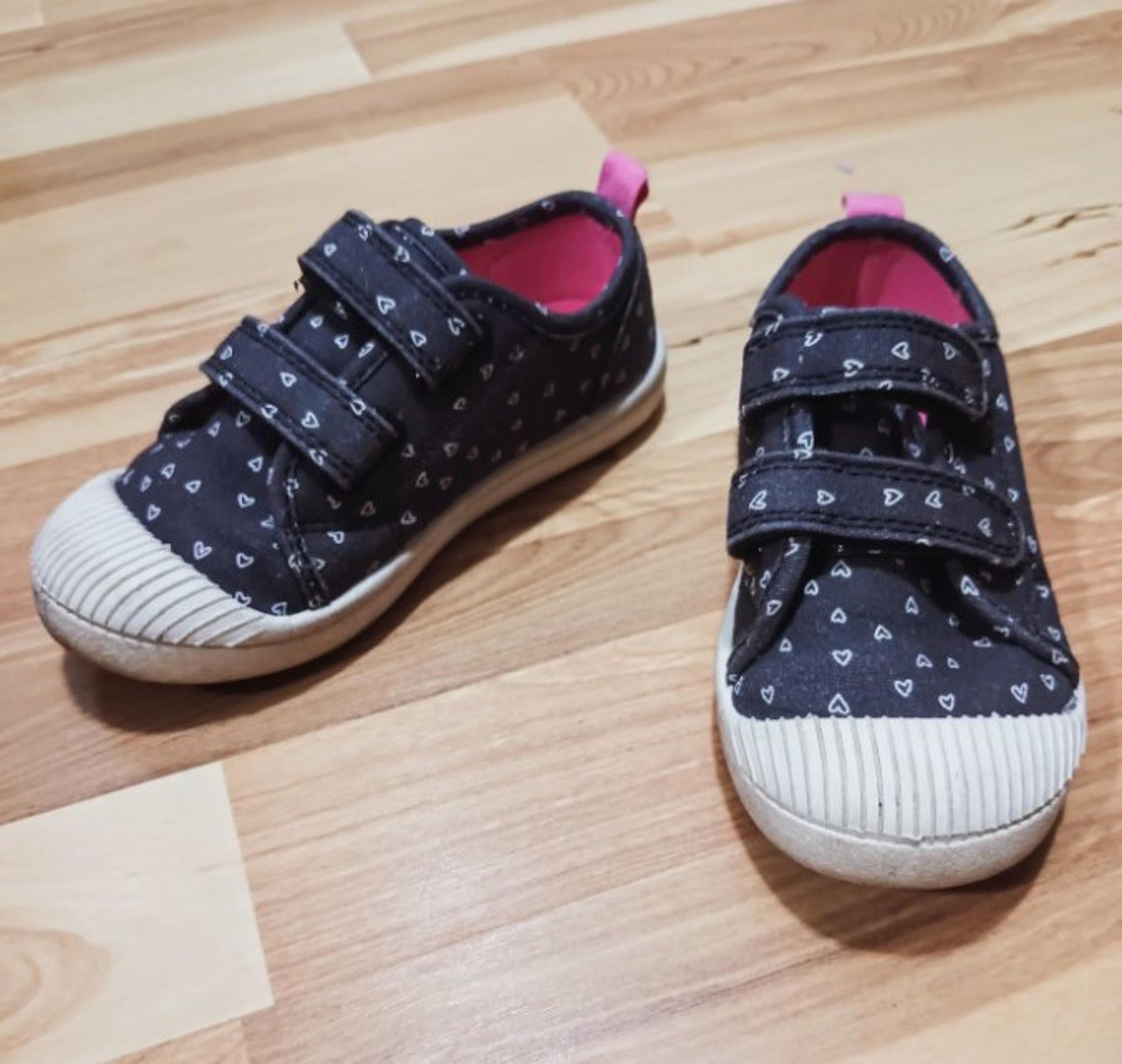 Girls Size 10 Slip on Velcro Sneaker