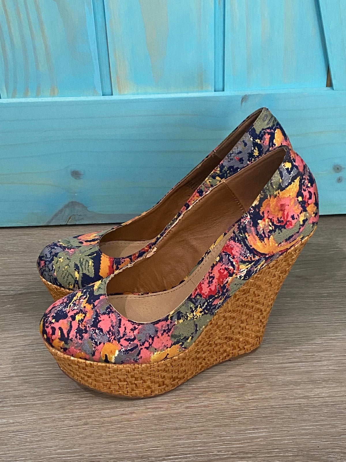 Steve madden deals floral wedges