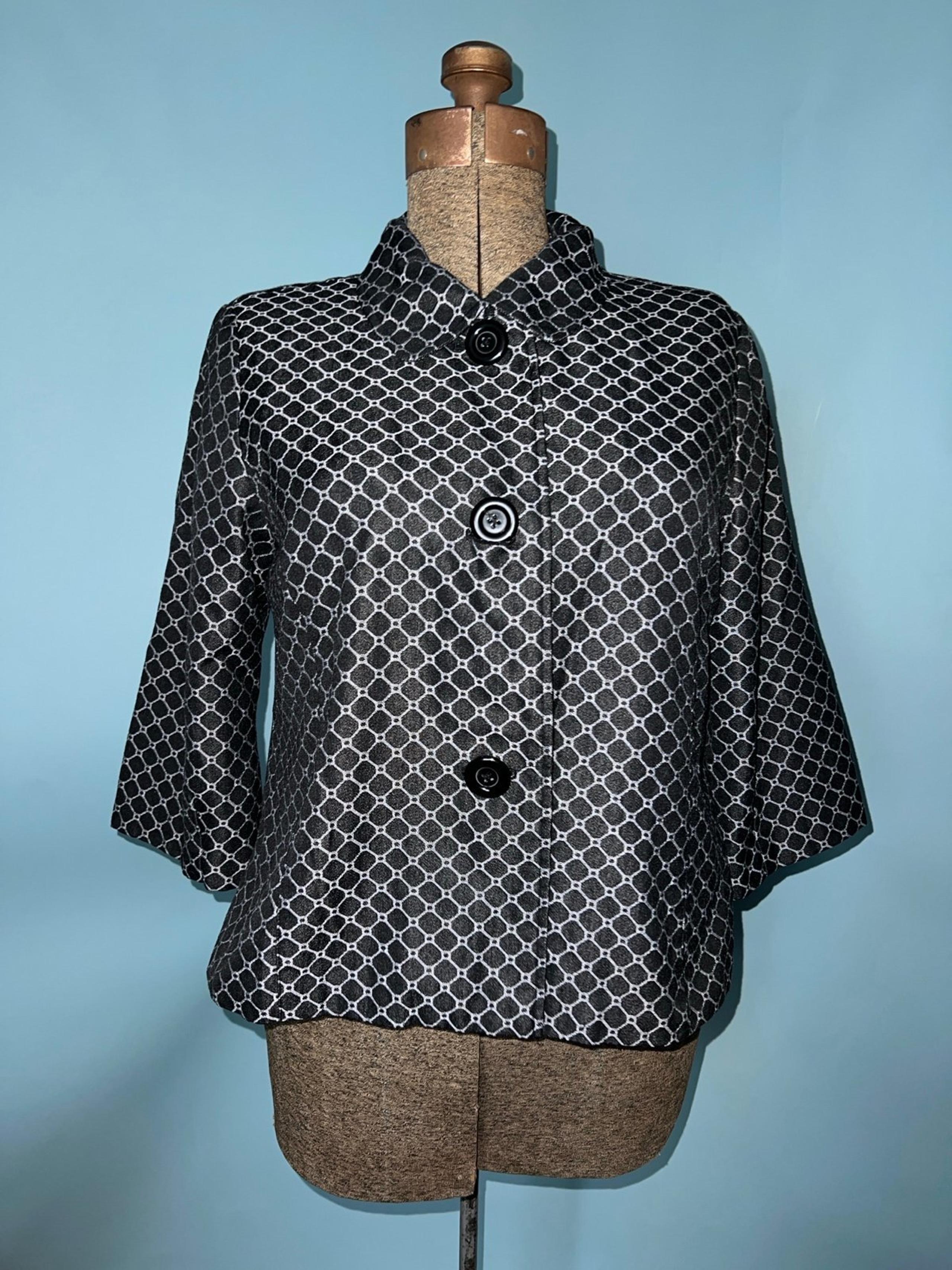 "Studio Works Cropped Jacket – Black & White – Chic Layering Piece"