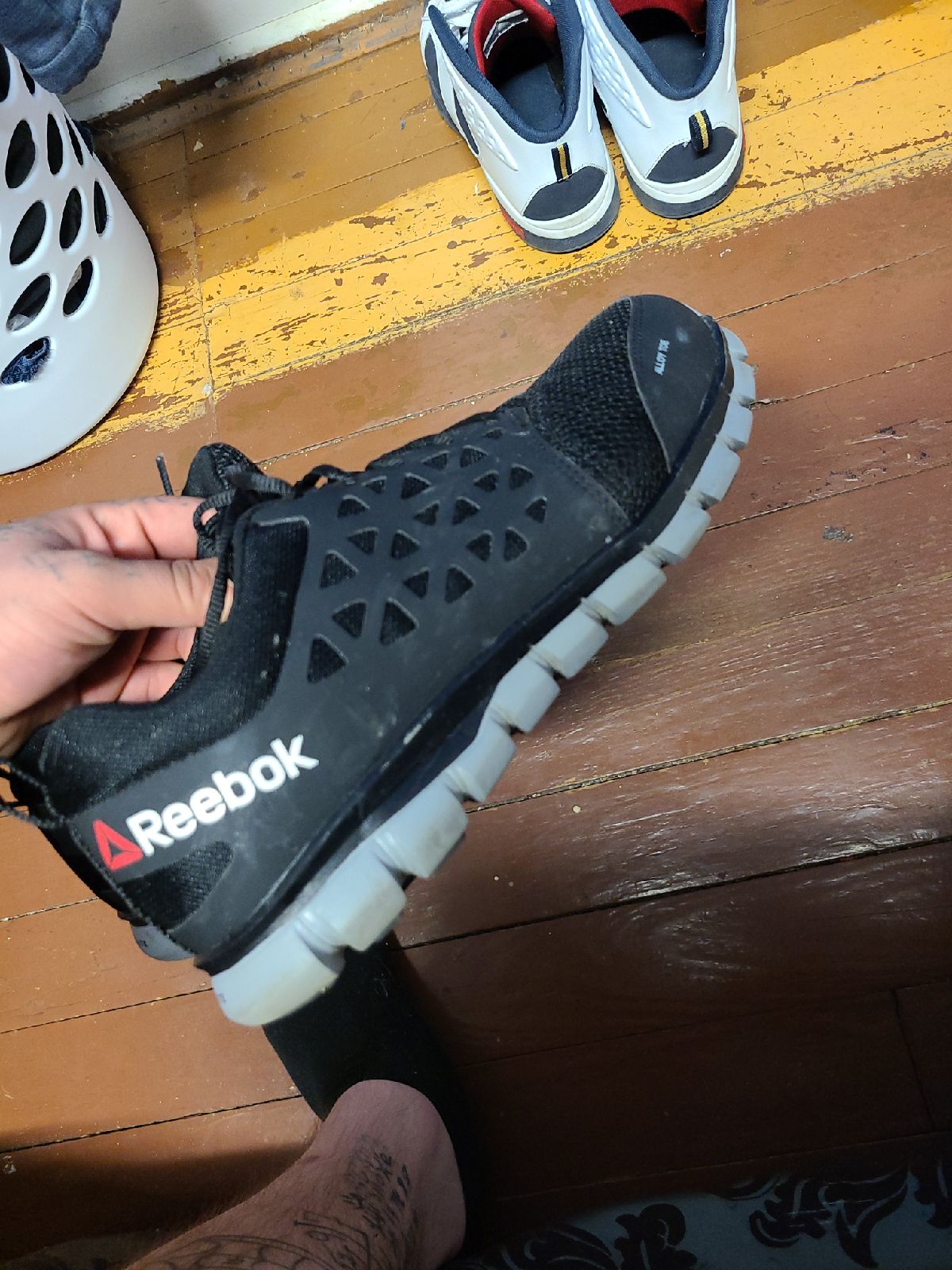 Reebok Men's Alloy Toe shoes