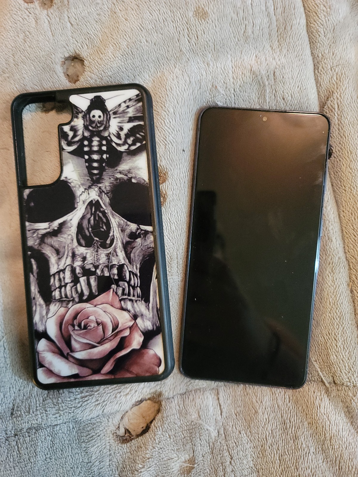 Samsung galaxy s21 with case