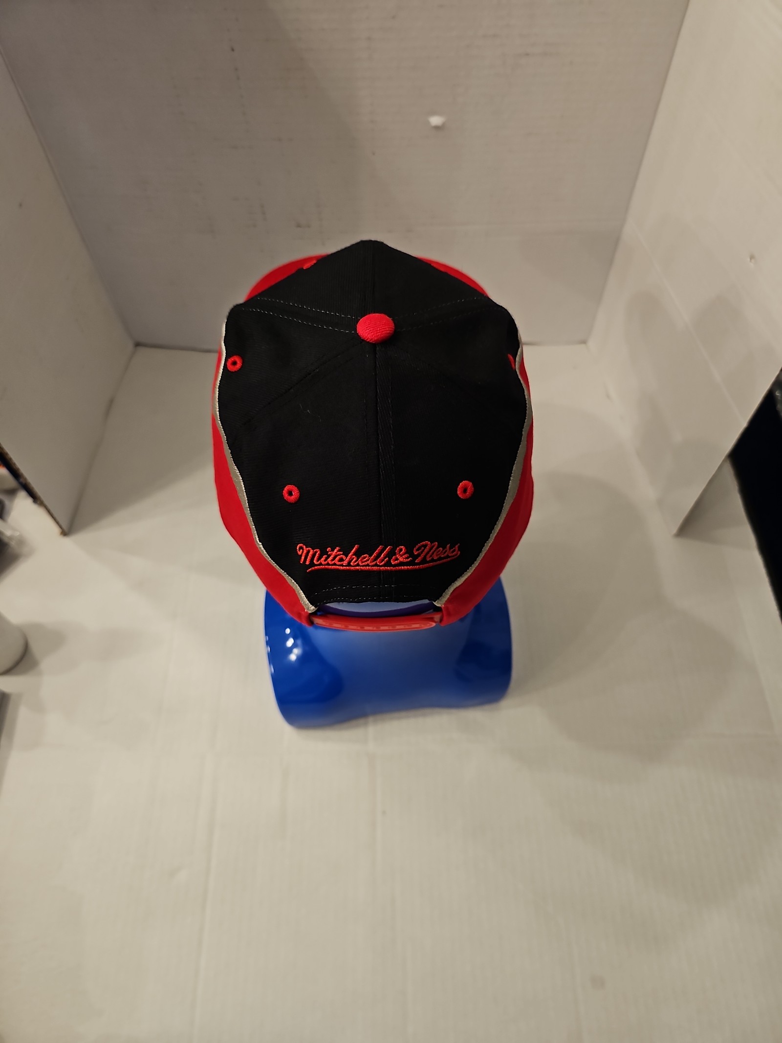 NEW NEVER WORN OR USED OFFICIAL LICENSED NBA CHICAGO BULLS SHREDDER SNAPBACK