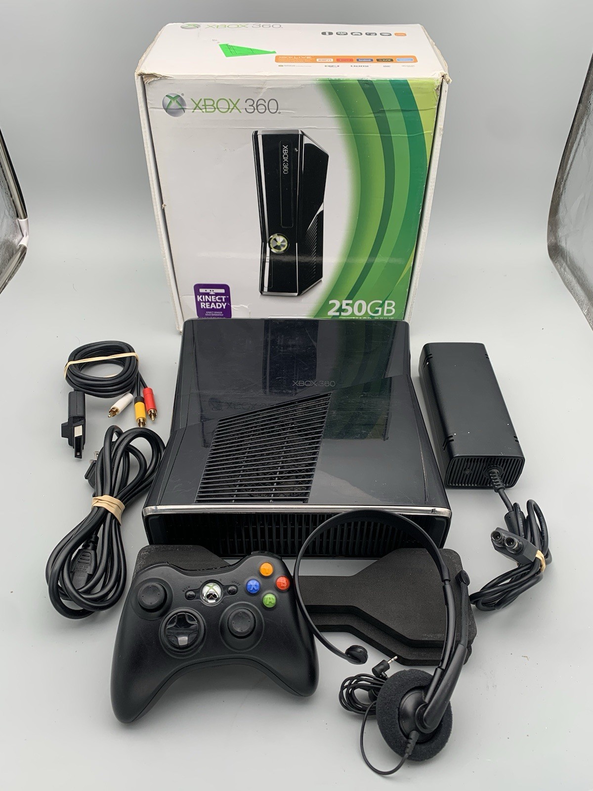 Microsoft Xbox 360 S 250GB Glossy Black Console Controller Cords In Box Tested