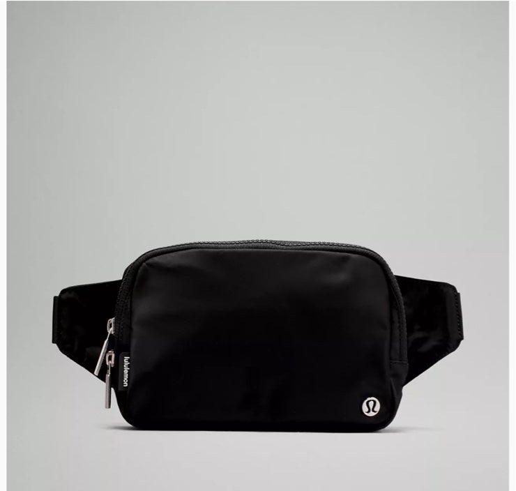 Lululemon Everywhere store Belt Bag Black 2 L