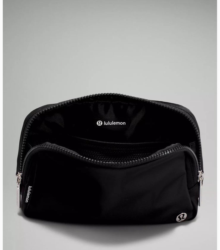 Lululemon Everywhere store Belt Bag Black 2 L