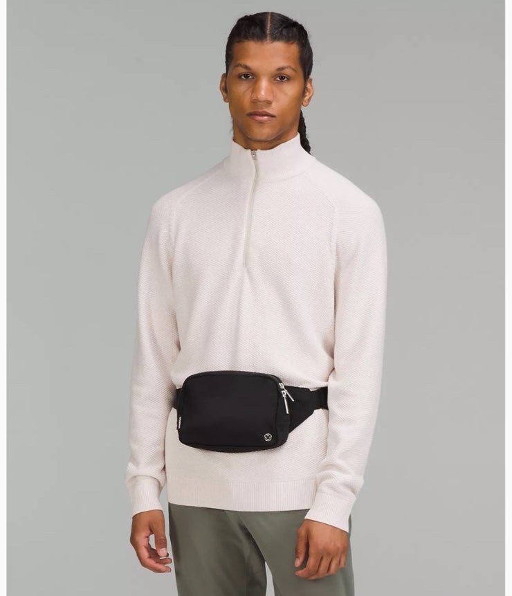 Lululemon Everywhere store Belt Bag Black 2 L