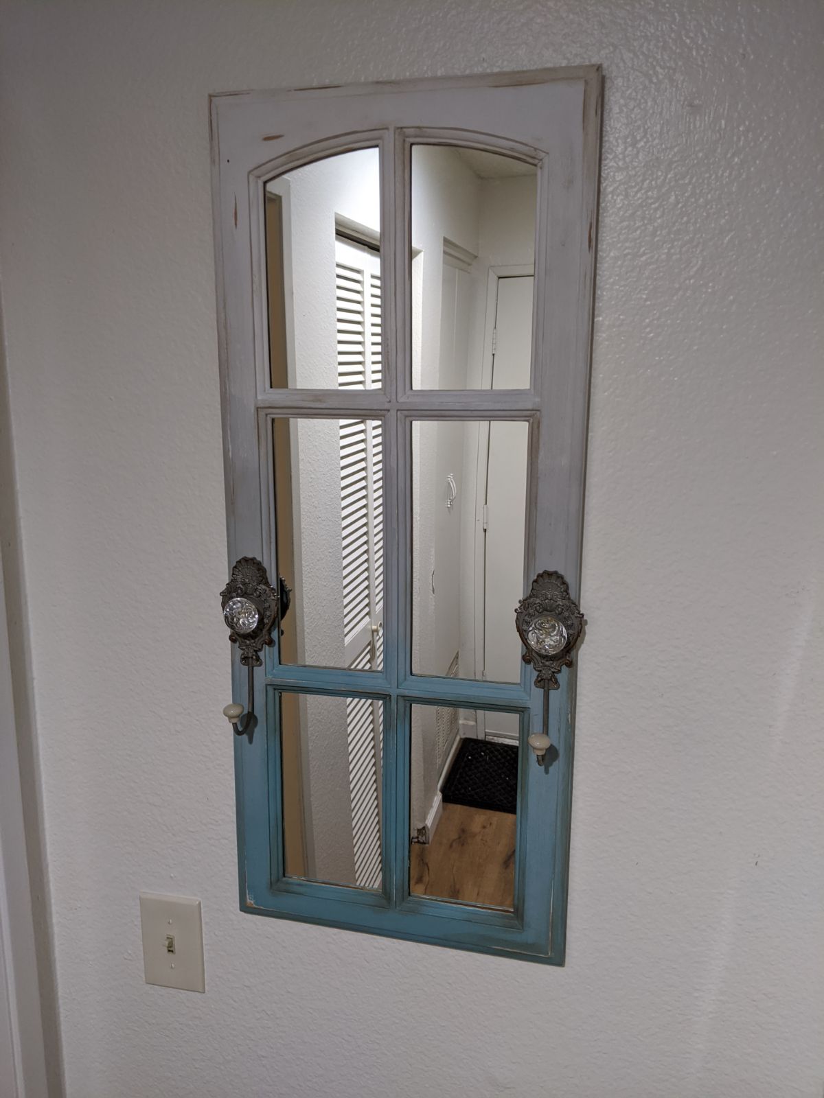 Hombre Chalk Paint Mirrored Coat Rack
