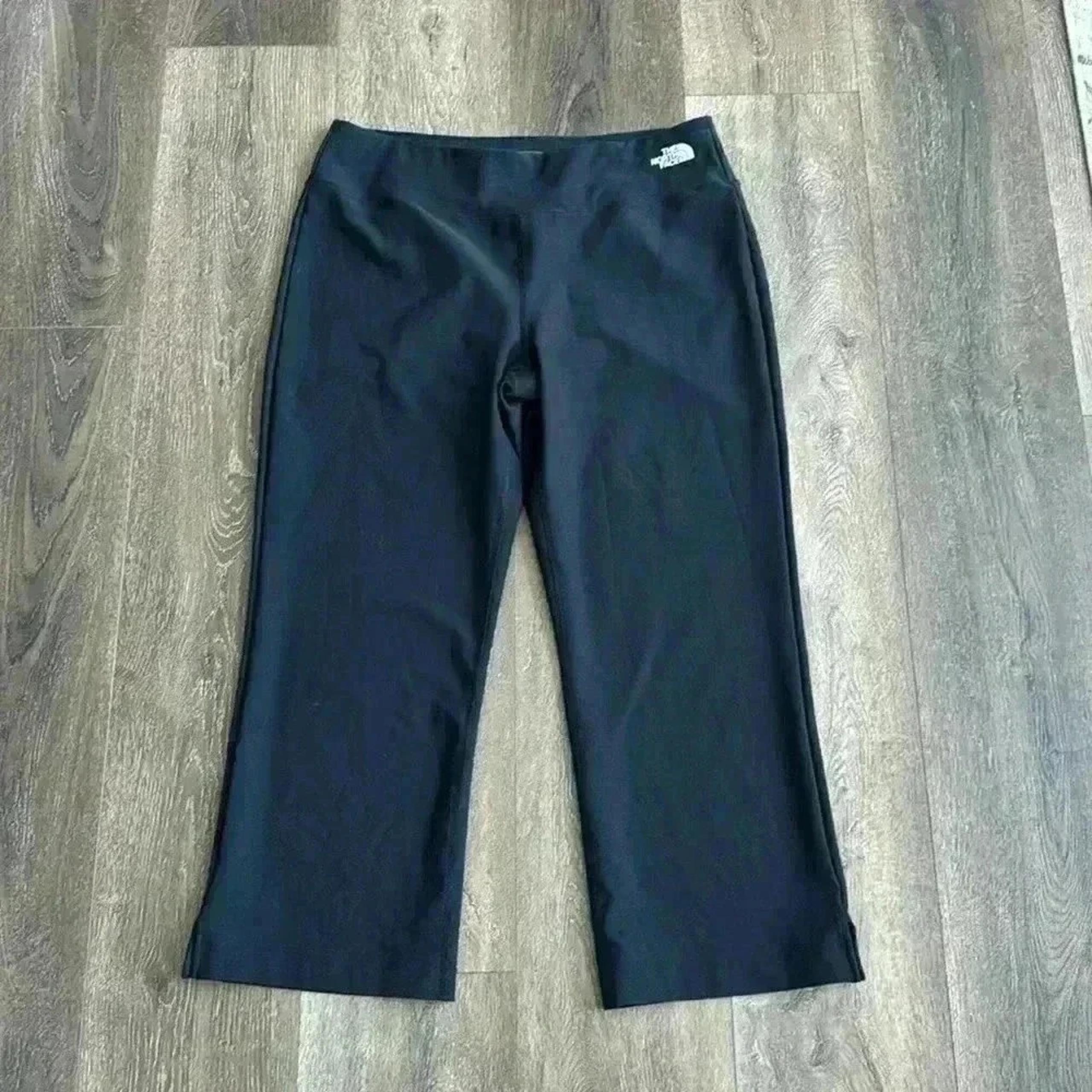 North Face Cropped Pants.  Women's size medium.  Black.