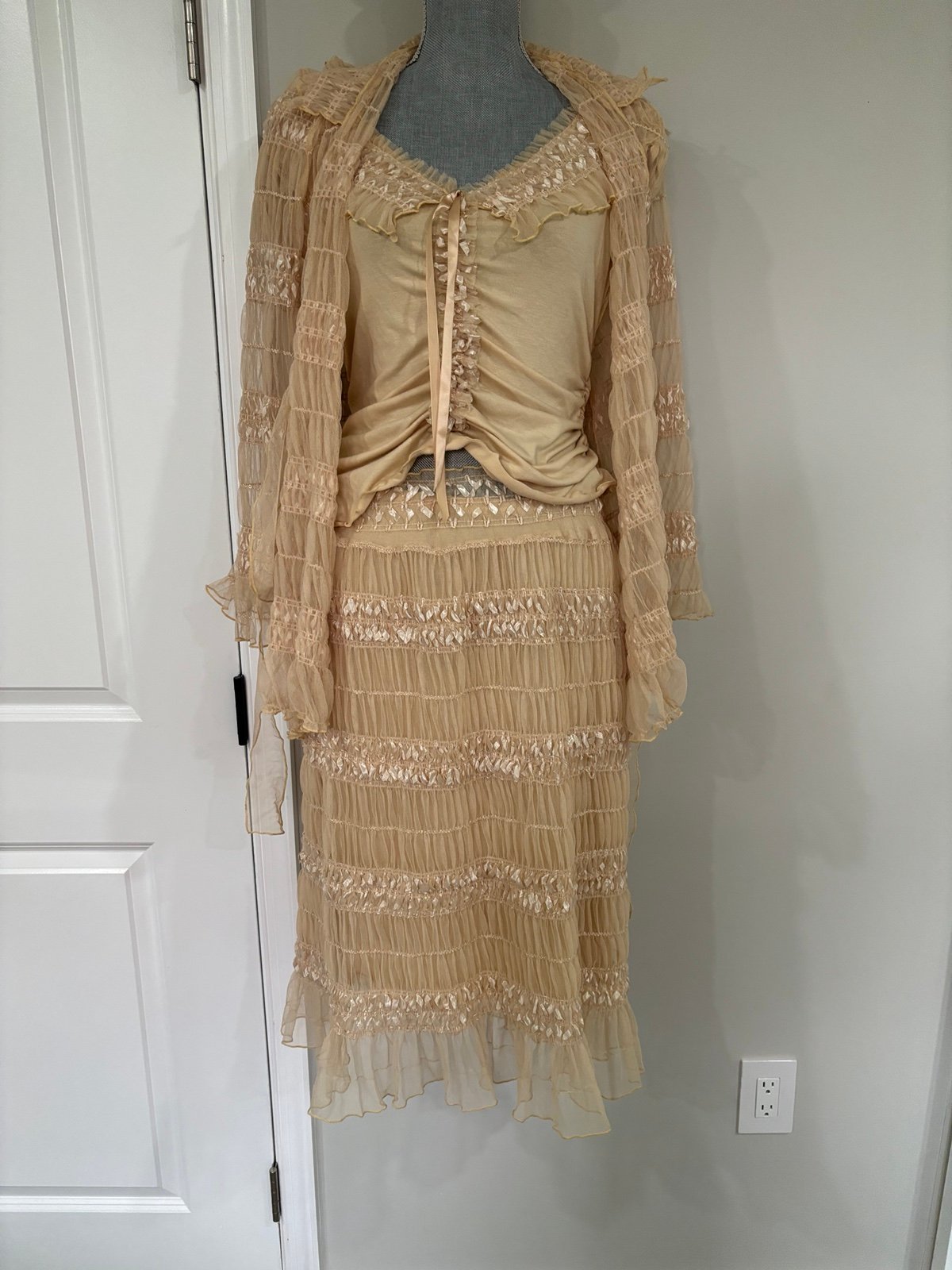 Linda Lundstrom 4 piece Set Size 8