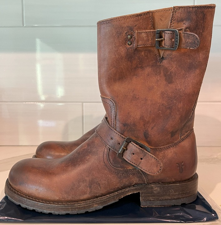 Frye Rogan Engineer Boots, Cognac Stone Antiqued, US 7.5, UK 7, EU 40-41, NEW