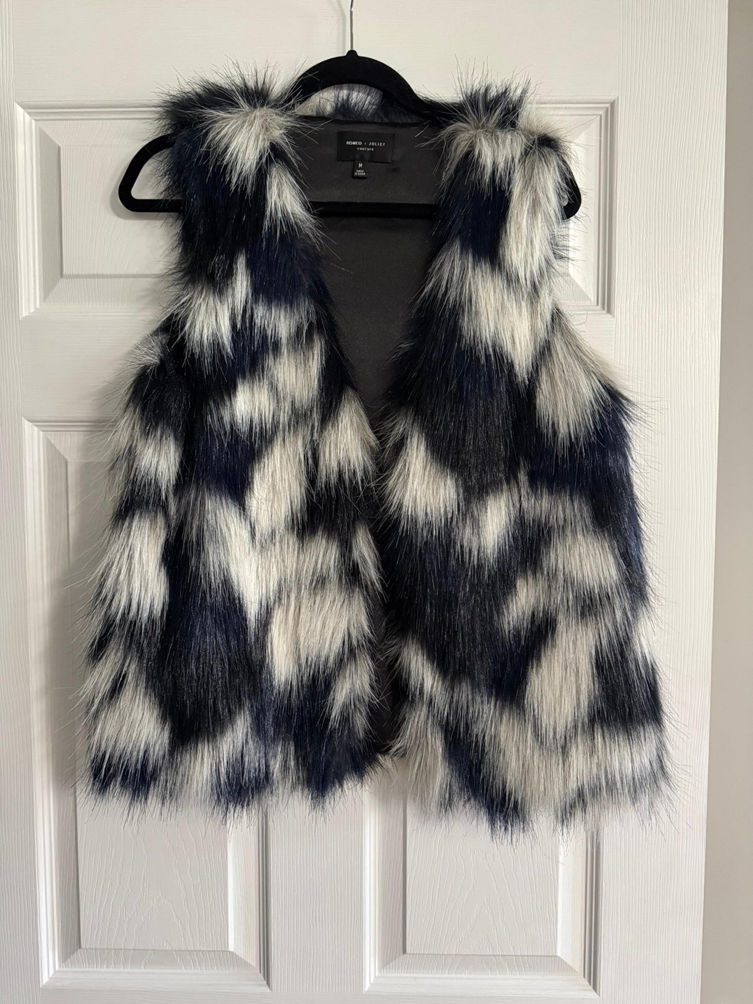 Romeo & Juliet Couture Vest Womens Navy Blue And White Faux Fur Vest