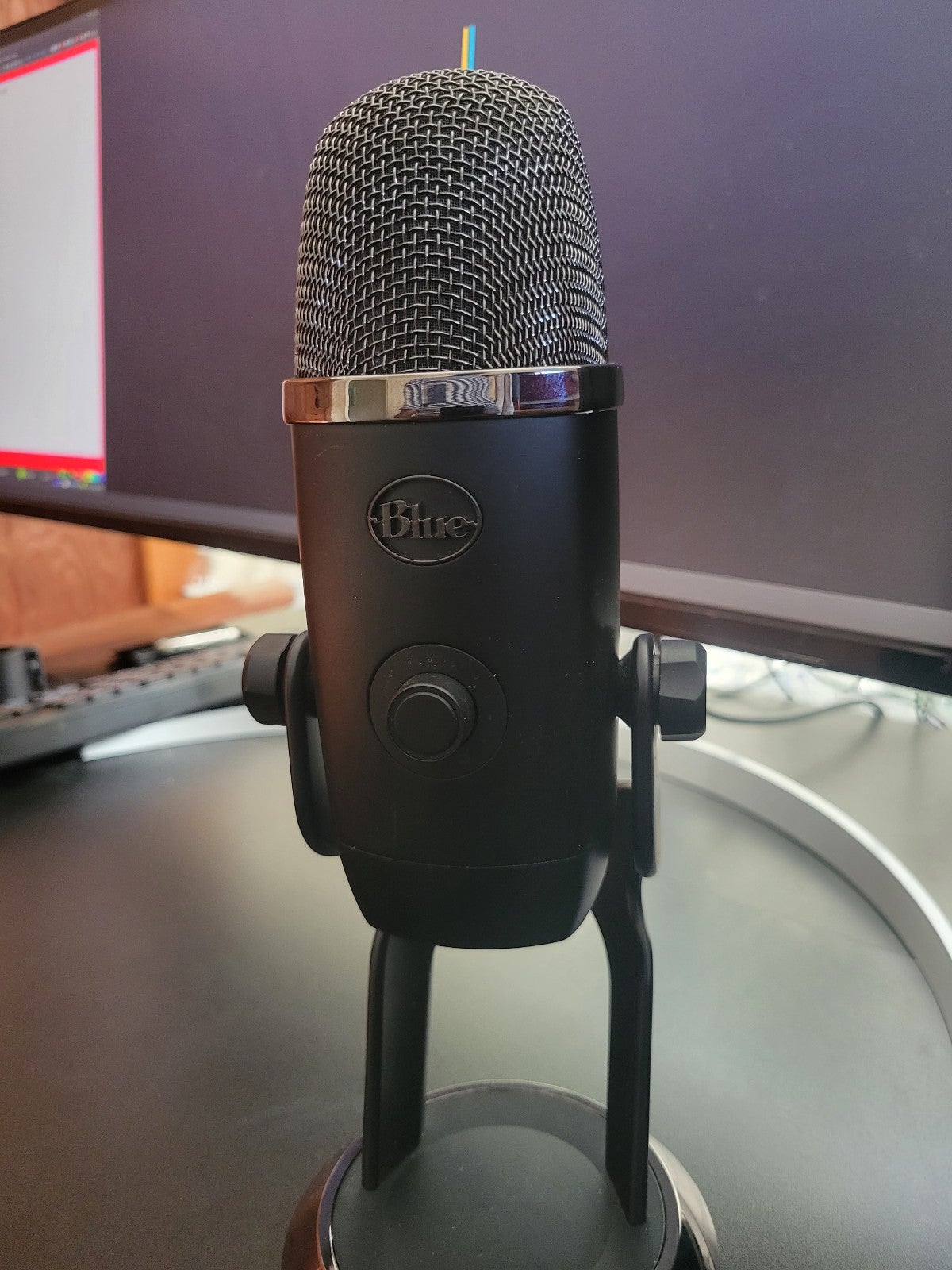 Logitech for Creators Blue Yeti X USB Microphone for Gaming, Streaming, Podcast